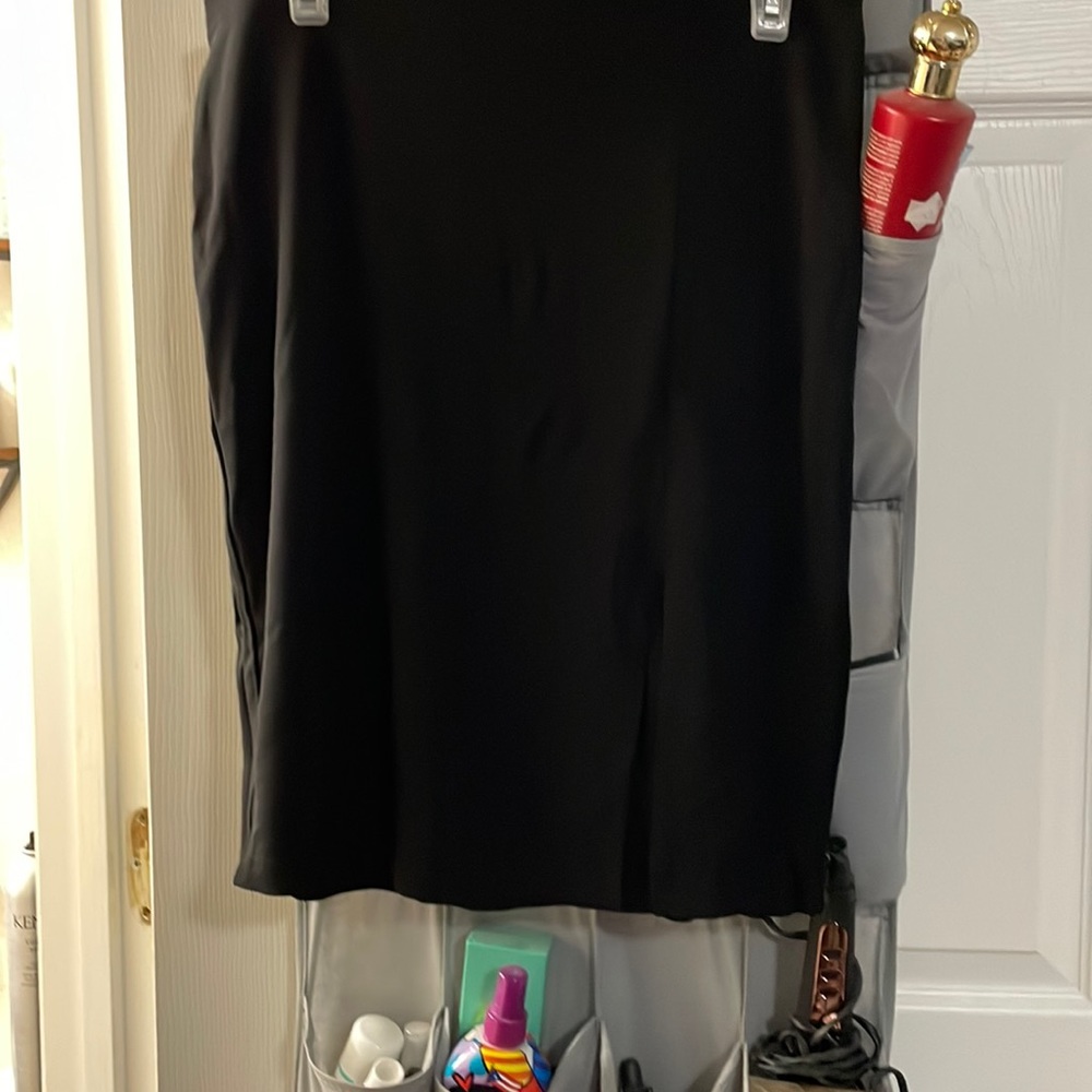 Moda International size medium black knee length skirt